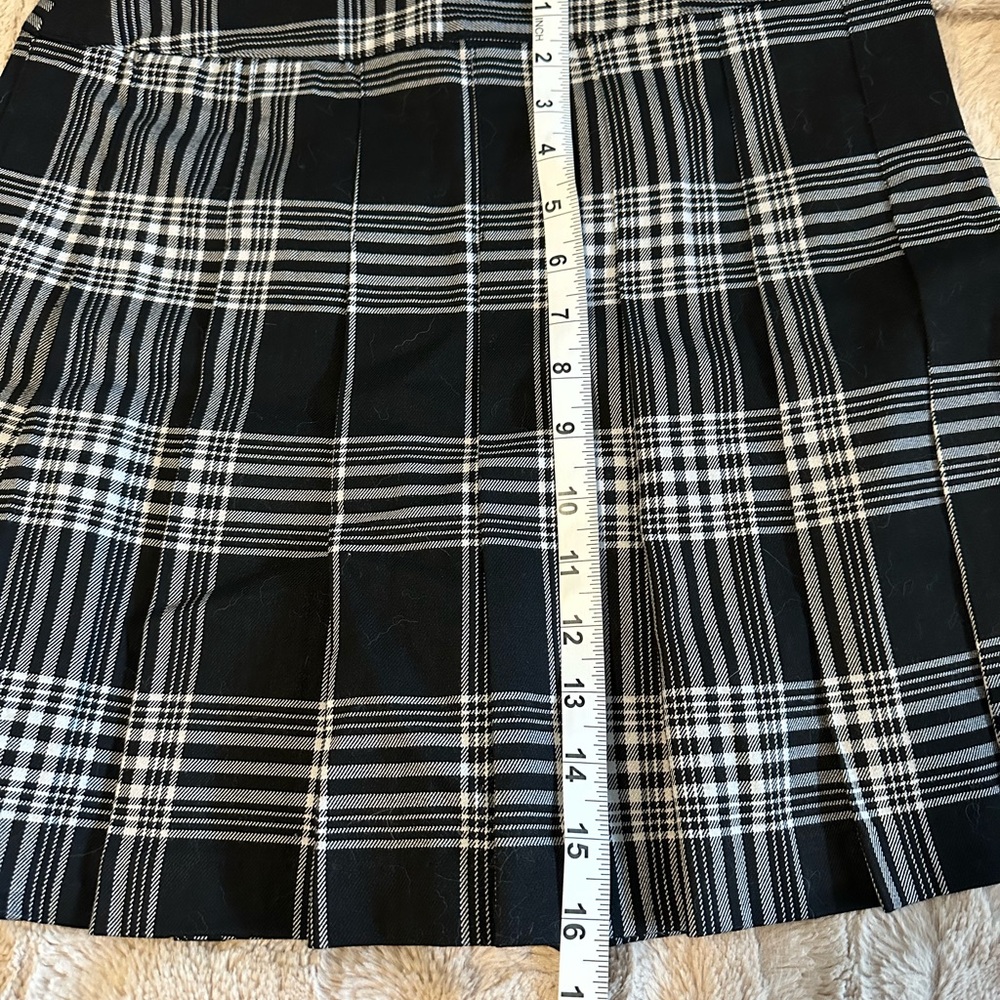 Harlow Black and White Pleated Mini Skirt - Picture 6 of 7